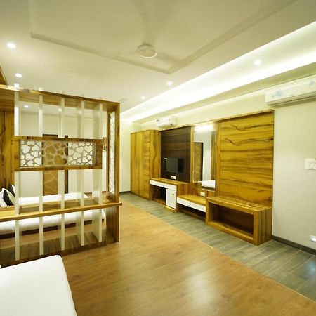 Hotel The Royal Inn Baramati Exteriör bild