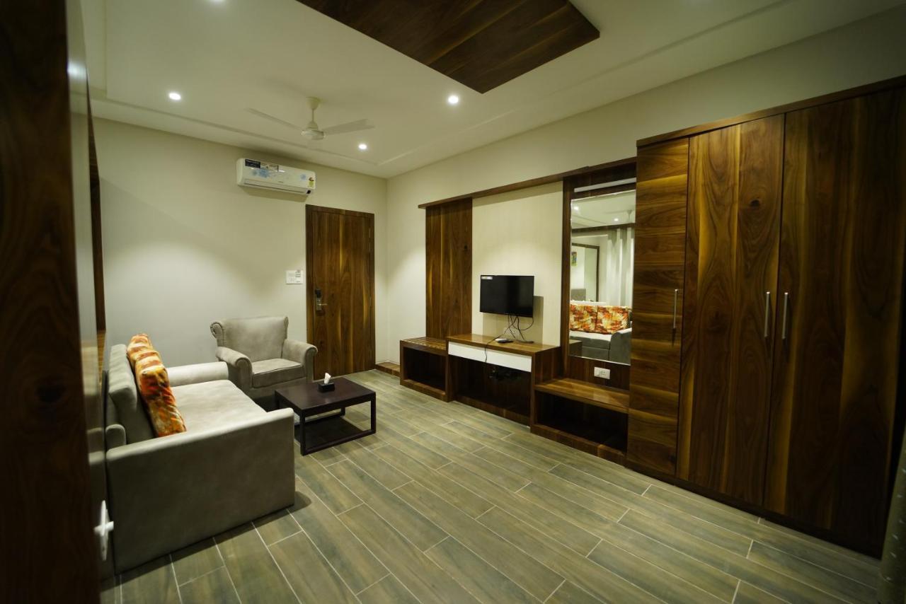 Hotel The Royal Inn Baramati Exteriör bild