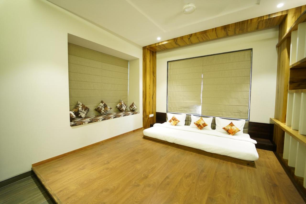 Hotel The Royal Inn Baramati Exteriör bild