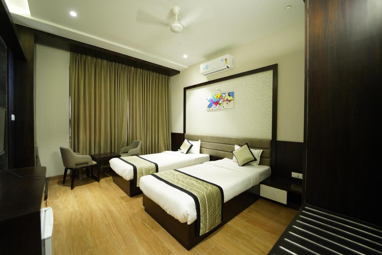 Hotel The Royal Inn Baramati Exteriör bild