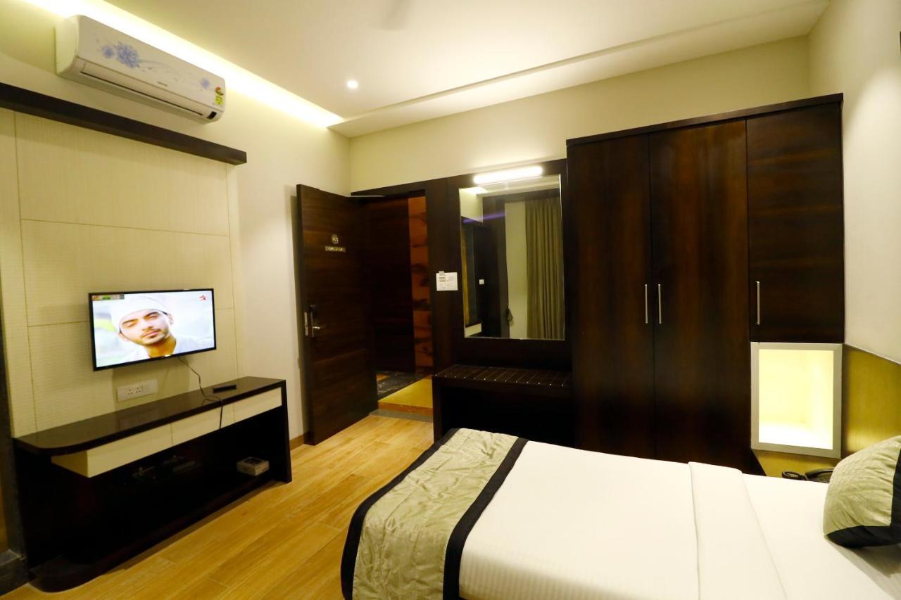Hotel The Royal Inn Baramati Exteriör bild
