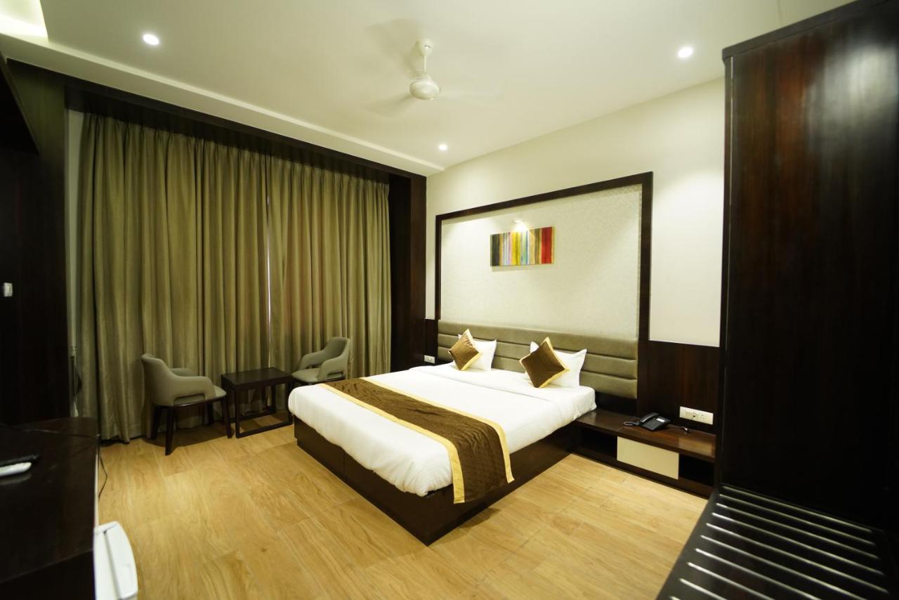 Hotel The Royal Inn Baramati Exteriör bild