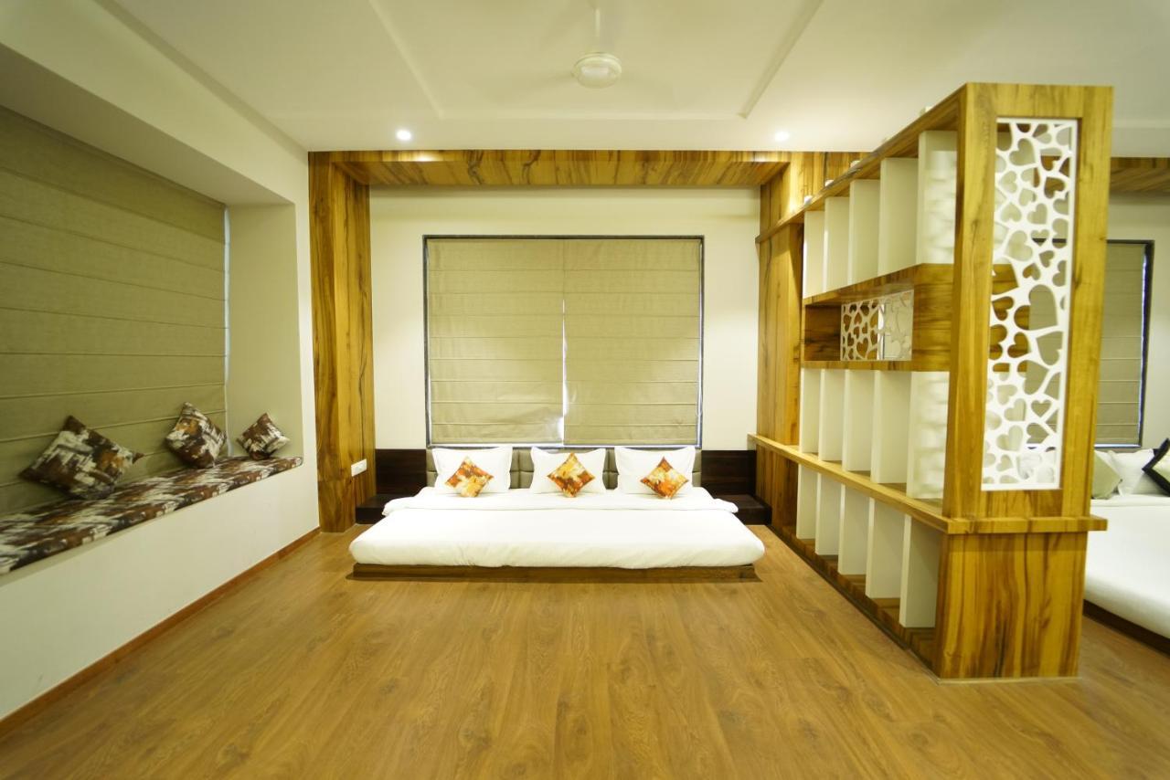 Hotel The Royal Inn Baramati Exteriör bild