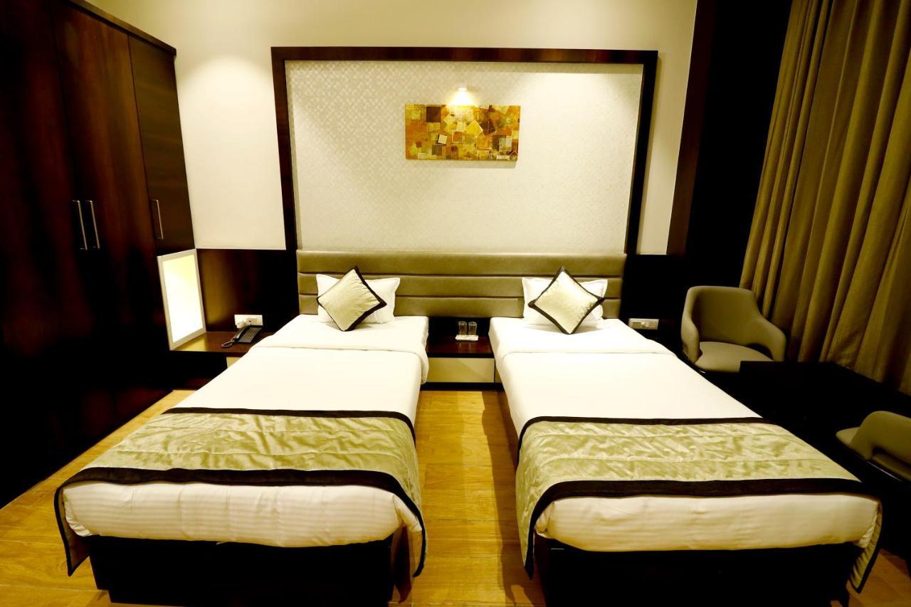 Hotel The Royal Inn Baramati Exteriör bild