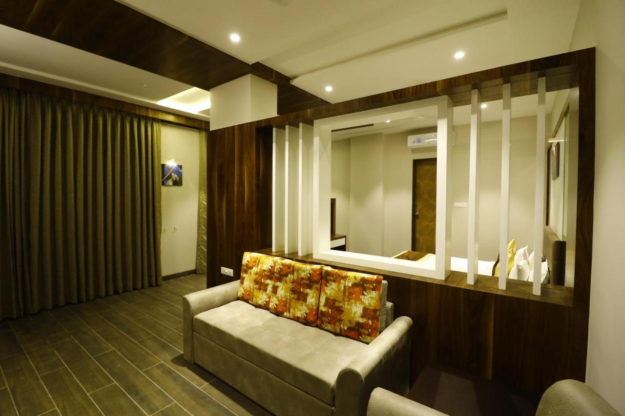 Hotel The Royal Inn Baramati Exteriör bild