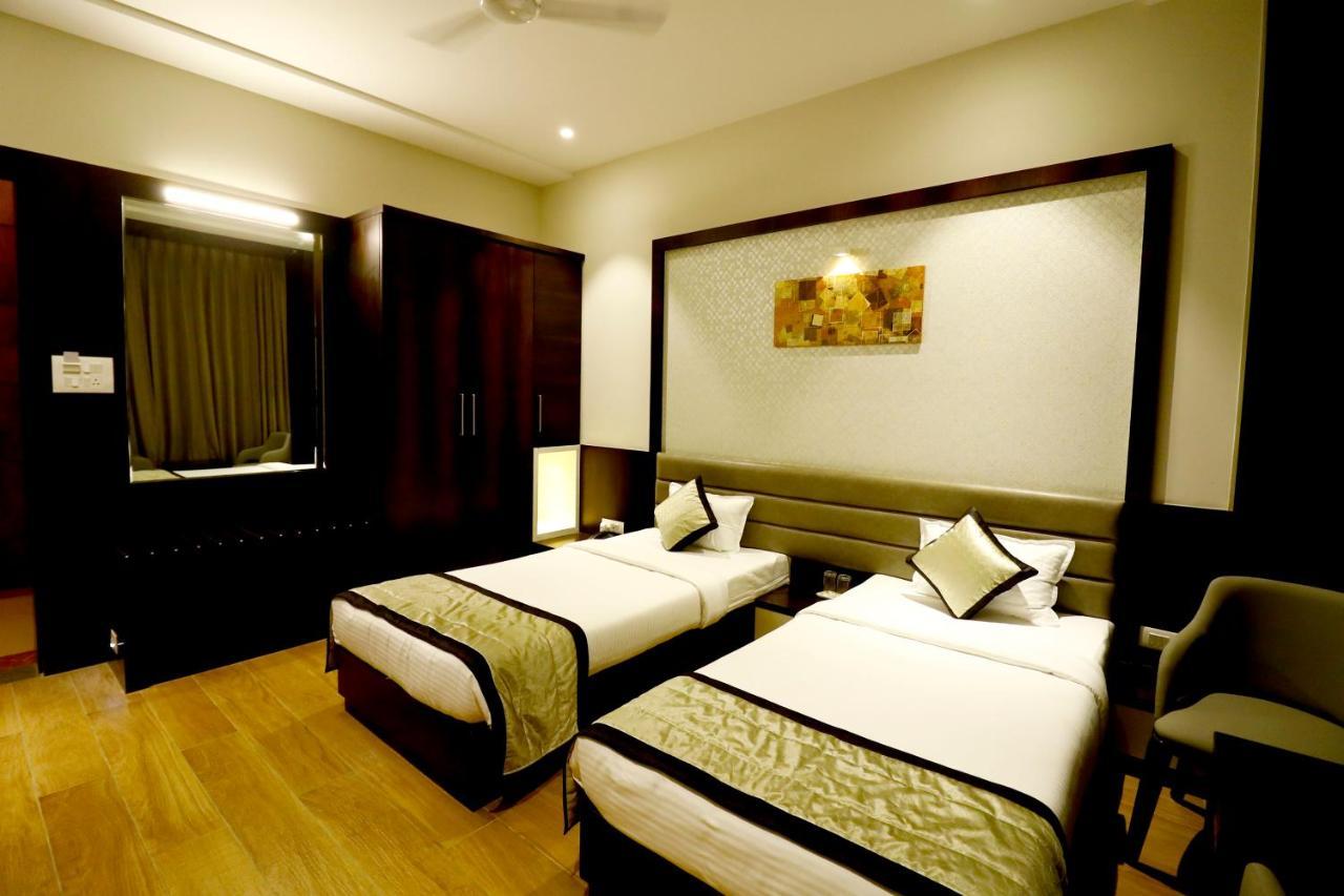 Hotel The Royal Inn Baramati Exteriör bild
