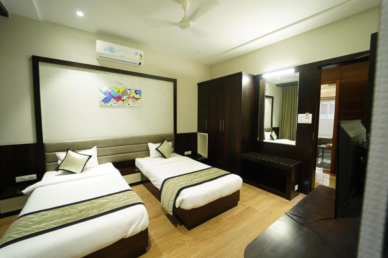 Hotel The Royal Inn Baramati Exteriör bild